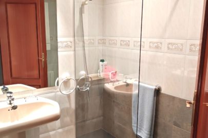 BAÑO CON DUCHA